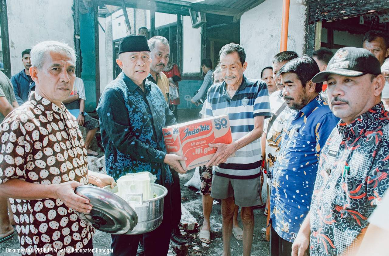 Kunjungi Korban Kebakaran, Wabup Banggai Ikut Prihatin Dan Beri Bantuan